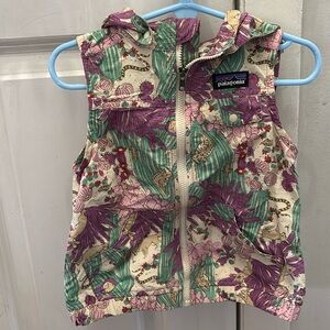 Girls Patagonia hooded vest